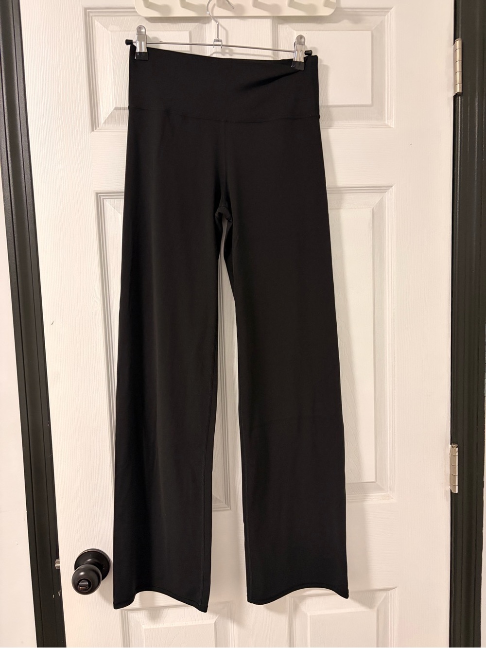 Vuori Women's Black Yoga Pants size- M but fits S as well
